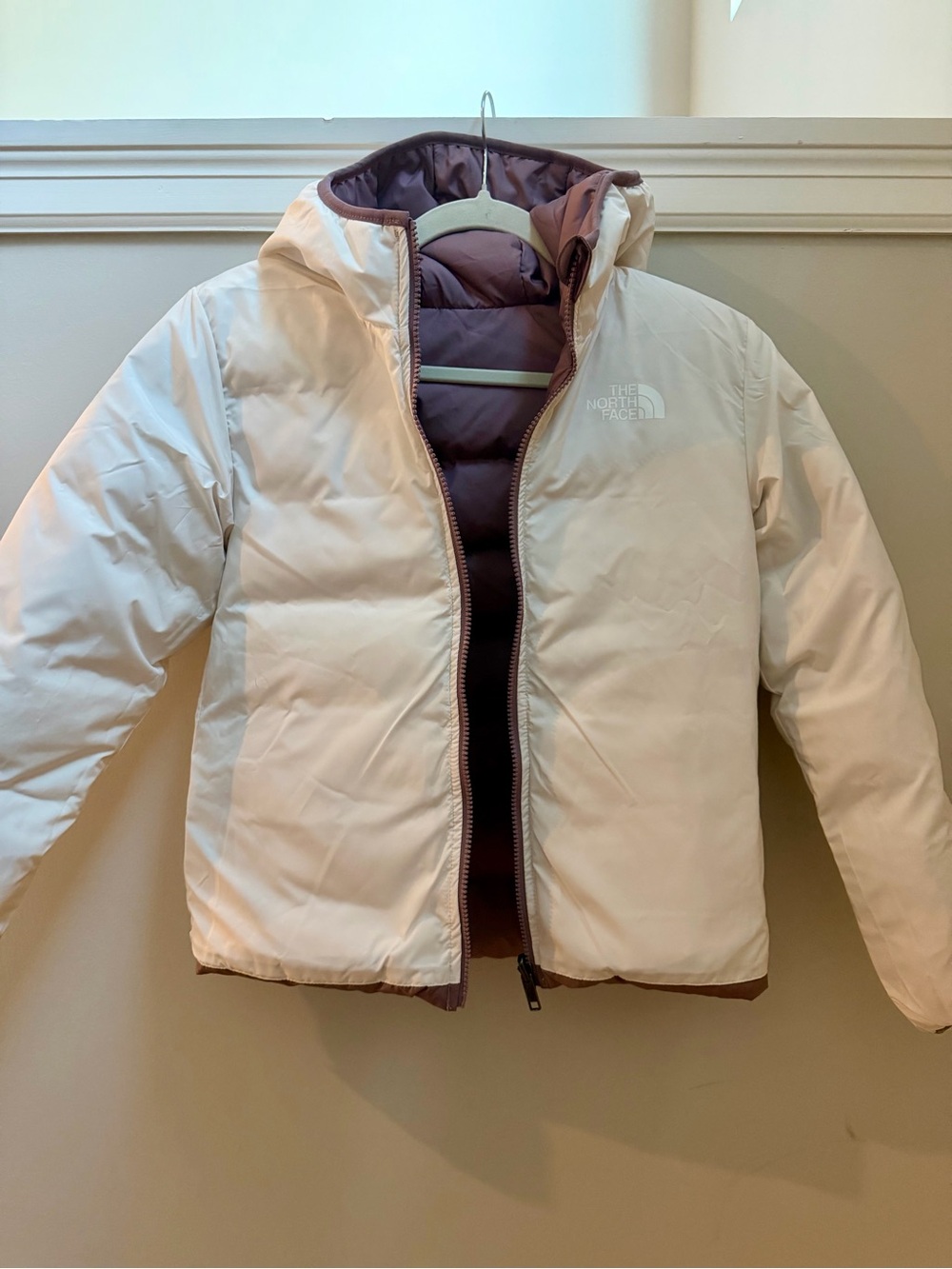 Like New North Face Girls Reversible Waem Puffer Jacket in White and Lilac Sz 12